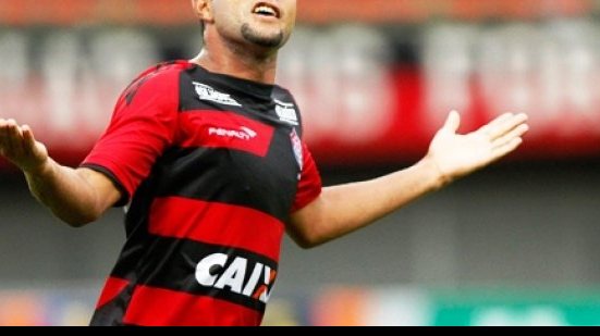Imagem Lesão de José Welison é confirmada e volante desfalca Vitória por 6 meses