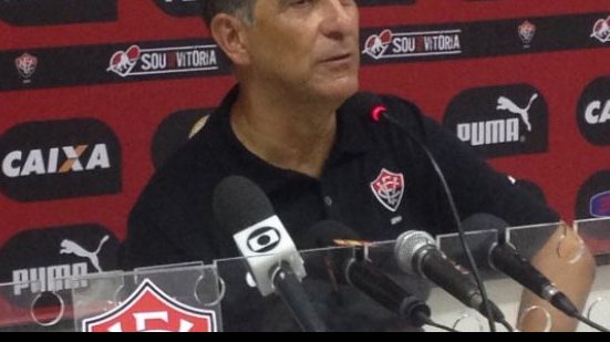 Imagem Apesar das vaias, Drubscky elogia equipe: "Fizemos por onde vencer"
