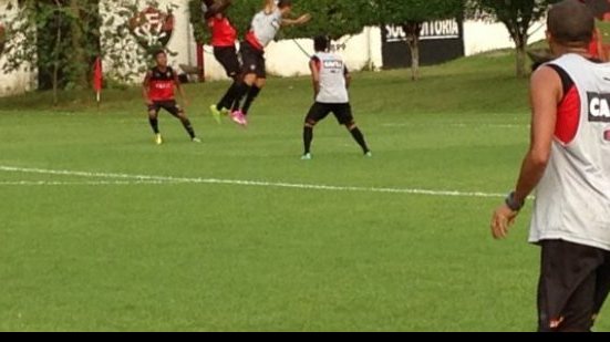 Imagem Com Rogério e Rhayner, Vitória faz coletivo contra Sub-17
