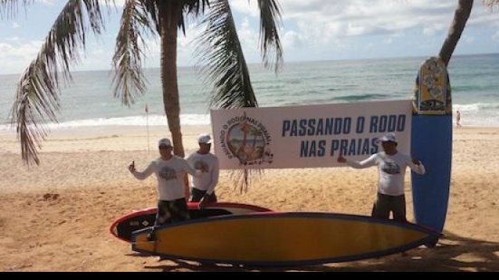 Imagem Escolinha de surf gratuita funcionará em Stella Maris neste sábado 