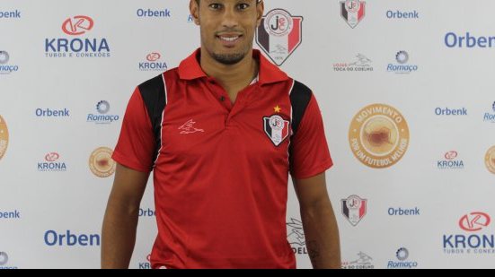 Imagem Vice-presidente do Vitória nega contato com zagueiro do Joinville
