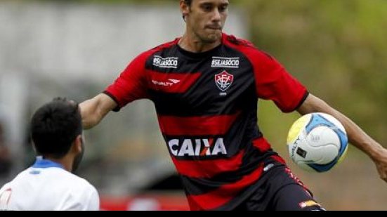 Imagem Zagueiro que decepcionou no Vitória cobra R$ 150 mil do Leão na justiça