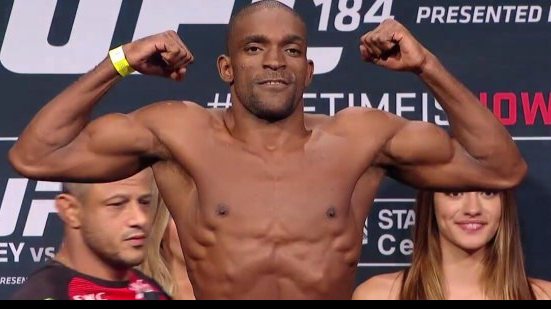 Imagem Com atleta da CDI e do Vitória em ação, UFC tem disputa de título feminino