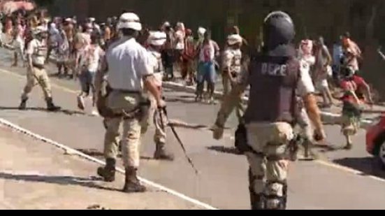 Imagem Antes do BAVI, torcidas entraram em conflito no entorno do Barradão