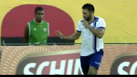 Imagem Maxi Biancucchi pede silêncio à torcida do Vitória: “aqui é Bahia”