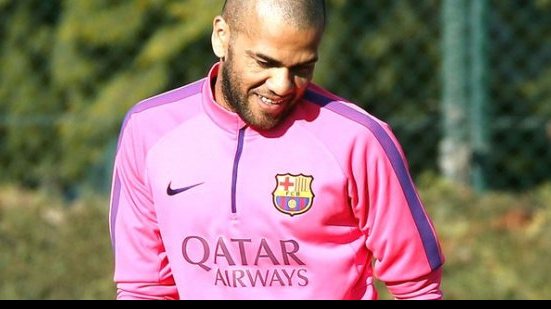 Imagem Antes descartado, Daniel Alves pode virar prioridade no Barcelona