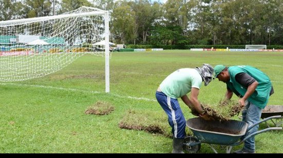 Imagem Após Viáfara detonar gramado, estádio Lomanto Júnior passa por reparos