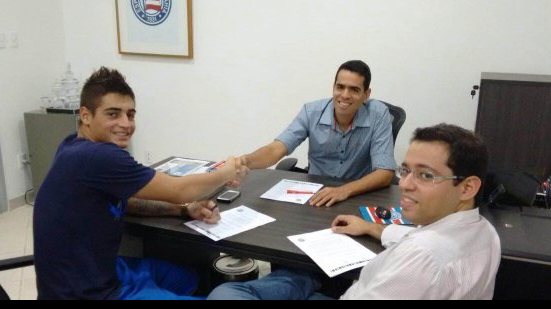 Imagem Goleiro Jean renova contrato com o Bahia