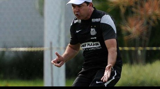 Imagem Com problemas de relacionamento com garotos, técnico é demitido do Santos