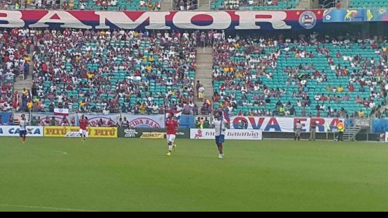 Imagem Léo Gamalho faz três e Bahia atropela o Feirense na Arena