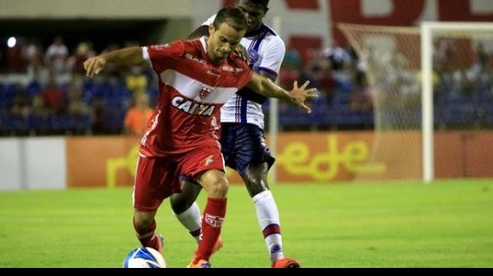 Imagem Craque do CRB e mais dois jogadores estão fora do jogo contra o Bahia