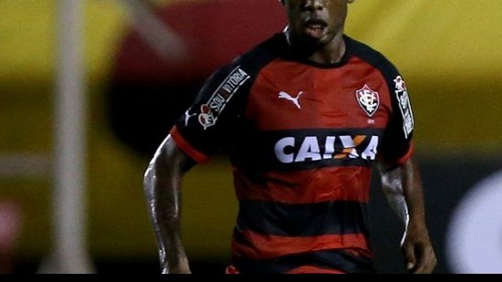 Imagem Sem novo técnico, jogador do Vitória quer passar confiança para Amadeu