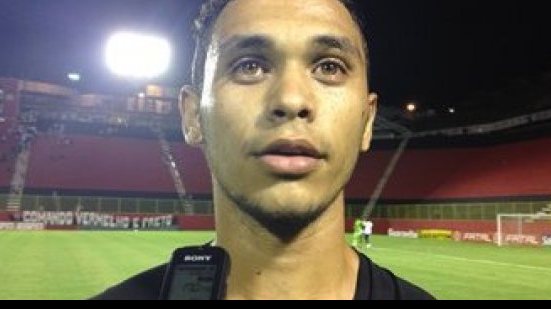 Imagem Zagueiro retorna de testes na Espanha e já é convocado para jogo do Vitória