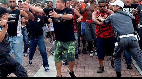 Imagem Justiça do Rio proíbe Torcida Jovem do Flamengo de ir aos estádios por um ano