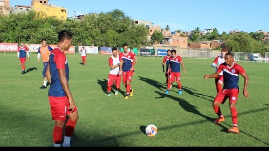 Imagem Titulares do Bahia realizam treino físico e técnico no Fazendão