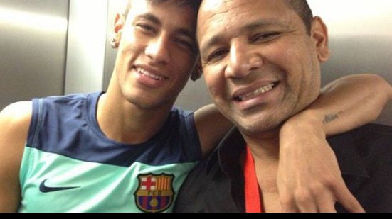 Imagem Neymar e o pai são acusados de criar empresas de fachada em acordo com Barcelona