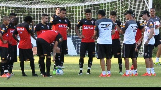 Imagem Mansur ganha vaga na lateral esquerda para duelo do Vitória contra o América-RN