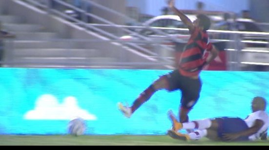 Imagem Após fraturar perna, jogador do Campinense deve ficar seis meses fora dos campos