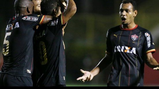 Imagem Na raça, Vitória vence o América (RN) e fica a um empate da semifinal