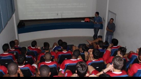 Imagem Elenco do Bahia recebe palestra sobre redes sociais e atendimendo à imprensa