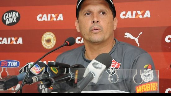 Imagem Claudinei elogia postura dos atletas e cogita mudar time para Copa do Brasil