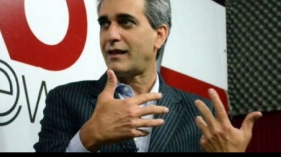 Imagem Robinson apoia candidatura de Ivan de Almeida à presidência do Vitória
