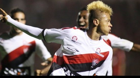 Imagem Clube da Série A quer repatriar atacante que pertence ao Vitória