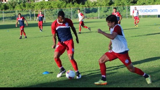 Imagem Sem Bruno Paulista, Charles comanda atividade com titulares no Fazendão