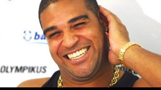 Imagem Adriano Imperador pode reforçar time de Léo Moura nos Estados Unidos