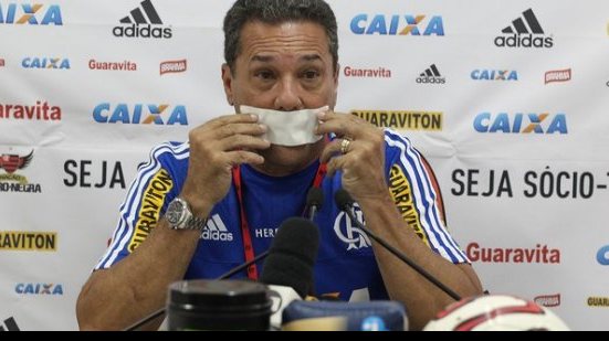 Imagem Amordaçado: em protesto após suspensão, Luxemburgo faz discurso forte