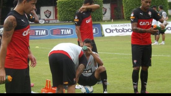 Imagem Sem Ednei e Escudero, Vitória volta aos treinos de olho no Ceará