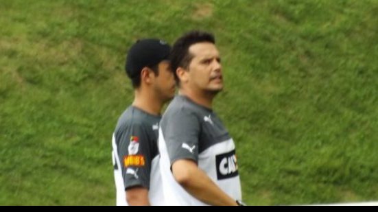 Imagem Claudinei Oliveira comanda treino coletivo tático na Toca do Leão