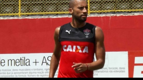 Imagem Kadu e mais três jogadores do Vitória trabalham parte física no Barradão