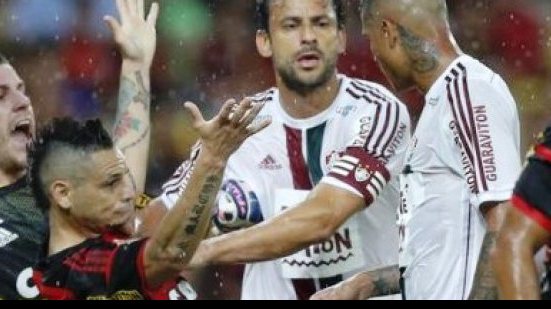 Imagem Fred é expulso no Fla-Flu e desabafa: “tem que acabar o Campeonato Carioca”