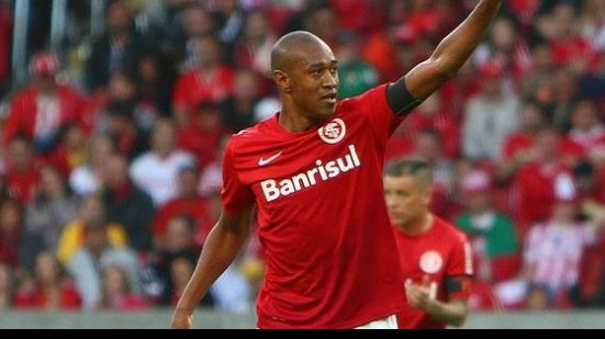 Imagem Após desrespeitar torcida, lateral será emprestado pelo Inter