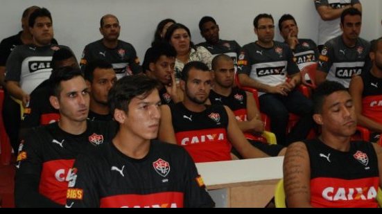 Imagem Elenco do Vitória é apresentado ao presidente Raimundo Viana
