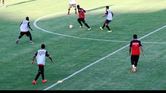 Imagem Rhayner é poupado de treino e Escudero treina no time titular