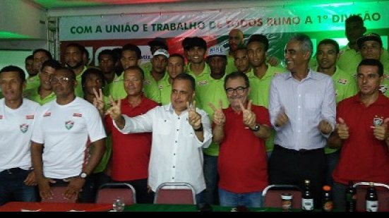 Imagem Elenco do Flu de Feira é apresentado e Ivan Brasão é ovacionado por torcedores
