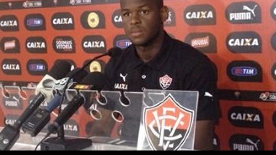 Imagem Liberado pelo DM do Vitória, Romário será titular diante do Ceará