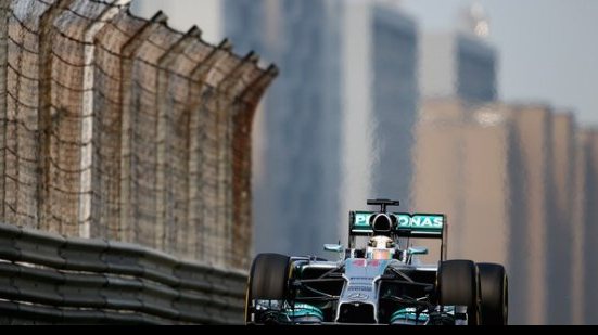 Imagem Hamilton faz a pole do GP da China; Massa larga em 4º e Nasr em 9º