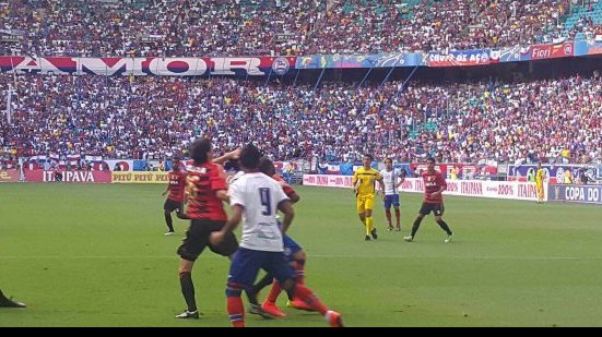 Imagem Souza faz três e leva o Bahia à final da Copa do Nordeste