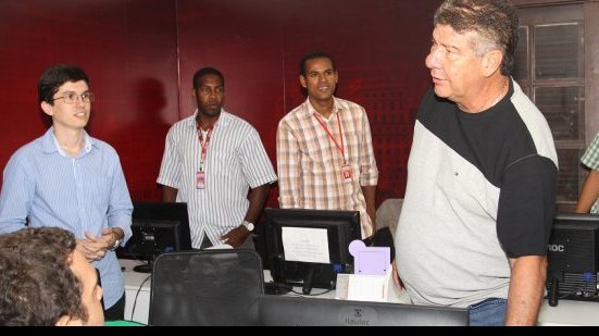 Imagem Joel Santana visita redação do Galáticos e brinca sobre volta a clubes baianos