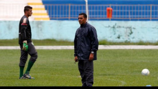 Imagem Apesar de grande vantagem, treinador do Conquista prega respeito ao Colo Colo