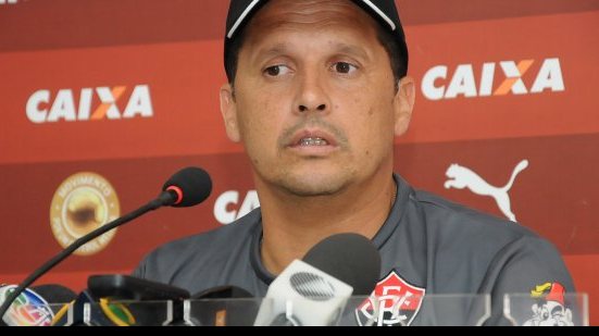 Imagem "Descemos vários degraus", diz Claudinei após mais uma atuação ruim
