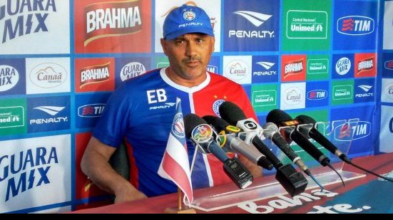 Imagem Eduardo Bahia defende Douglas Pires e elogia goleiros do Tricolor