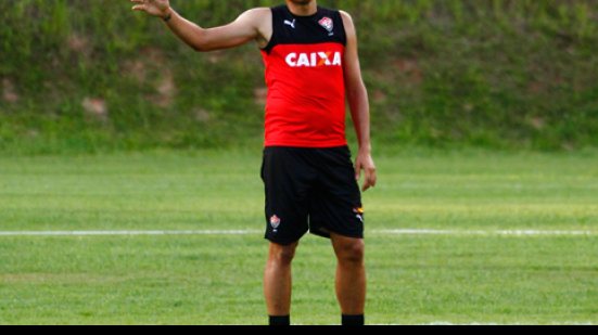 Imagem Futuro de Neto Baiano no Vitória deve ser definido nesta sexta-feira