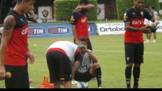 Imagem Sem previsão de quando volta a jogar, Vitória retorna aos treinos no Barradão