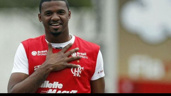 Imagem Goleiro revelado no Vitória é disputado por Figueirense e Avaí