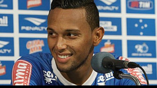 Imagem Lateral que jogou e teve retorno especulado no Vitória é o novo reforço do Coxa