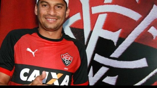 Imagem Após reunião entre diretor e empresário, Neto não joga mais no Vitória